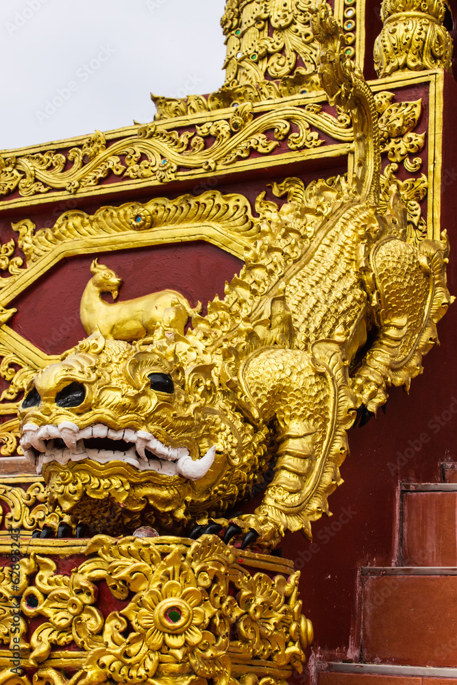 Fototapeta premium Mom (lion) Statue in Thai temple