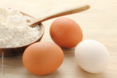 卵と小麦粉
