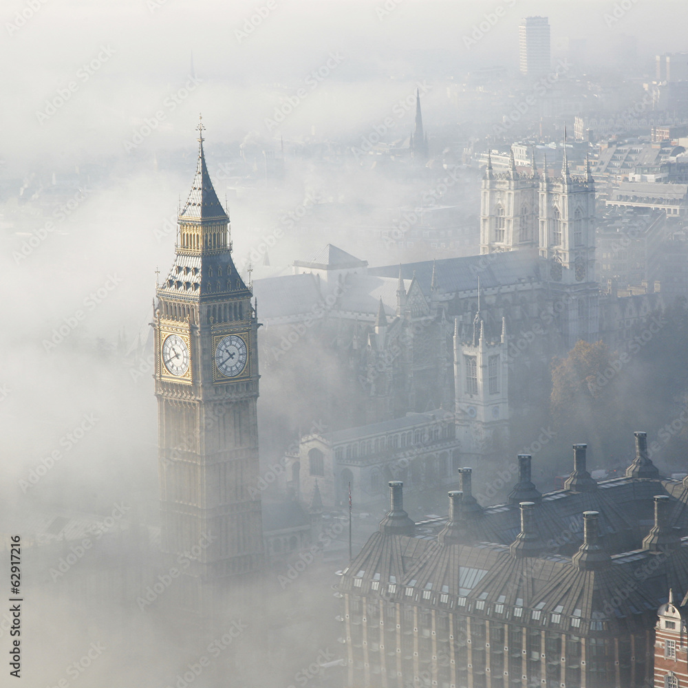Fototapeta premium Ciężka mgła uderza w Londyn
