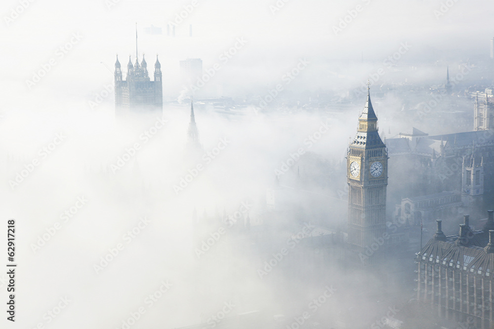 Fototapeta premium Heavy fog hits London