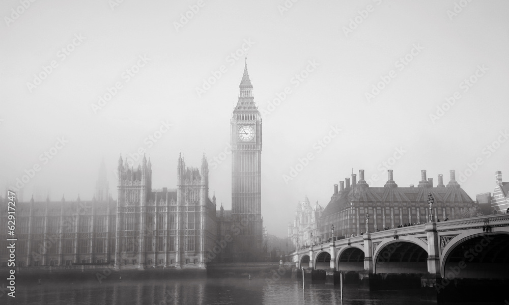 Naklejka premium Palace of Westminster in fog