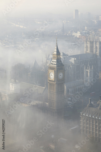 Heavy fog hits London #62919027