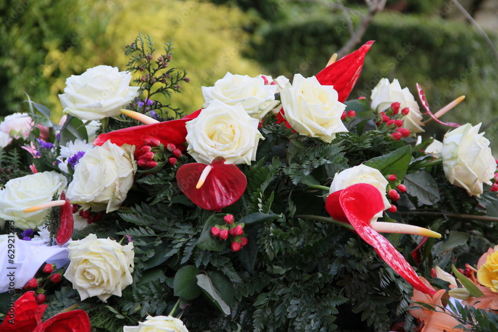 Foto Stock Blumen der Trauer | Adobe Stock