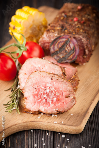 Roast beef with cherry tomatoes and spices