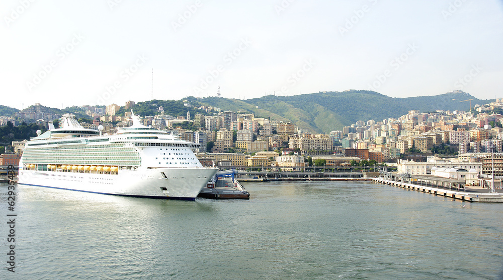Panorámica del puerto de Génova, Italia