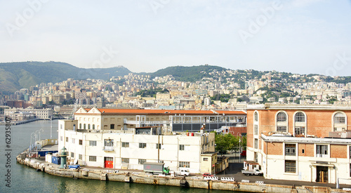 Panorámica del puerto de Génova, Italia © sanguer
