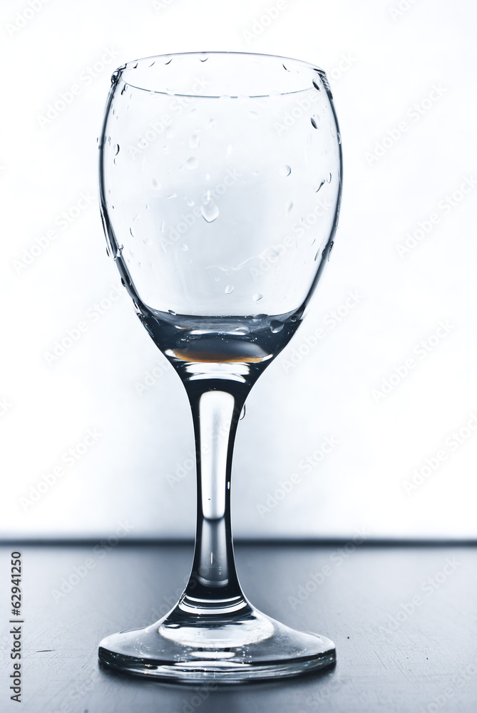 Obraz premium Empty wine glass
