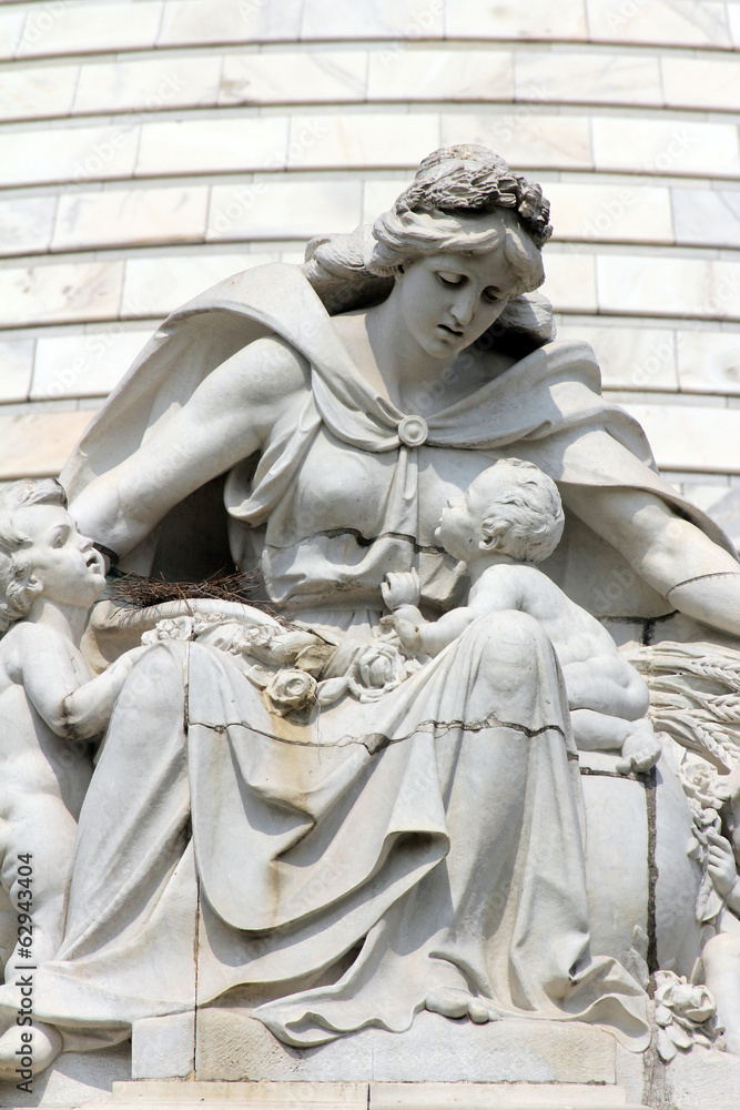 Obraz premium Motherhood, the statue on the dome of Victoria Memorial, Kolkata