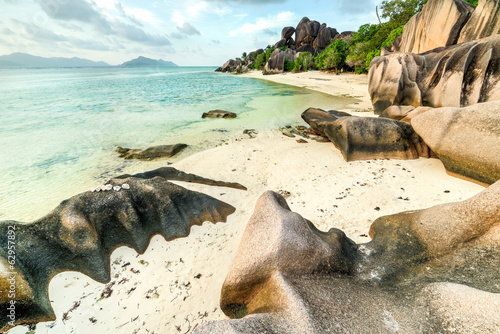 Bild auf Leinwand Anse Sous d'Argent beach with granite boulders