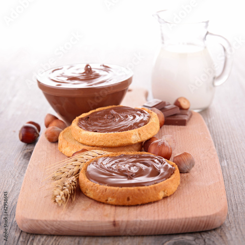 bread and chocolate spread