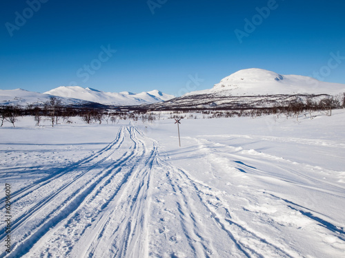Photos ski tracks in nordic winter landscape
