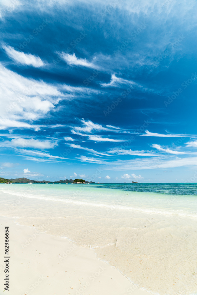 Obraz premium white sand beach