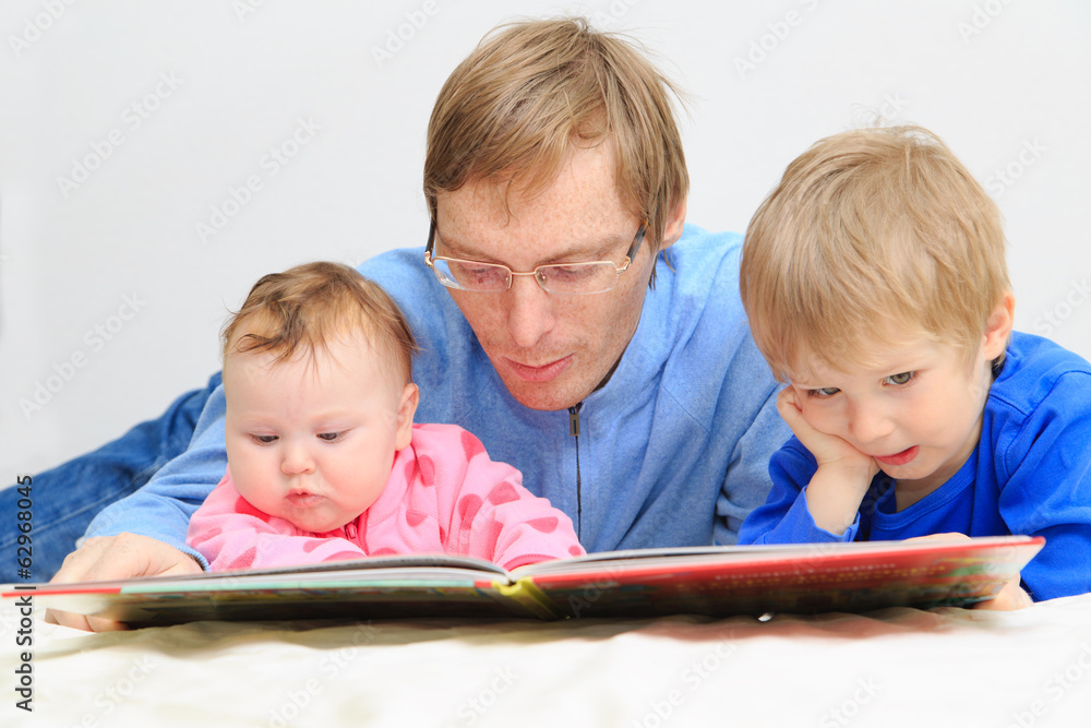 father reading book to kids, family leasure - obrazy, fototapety, plakaty 