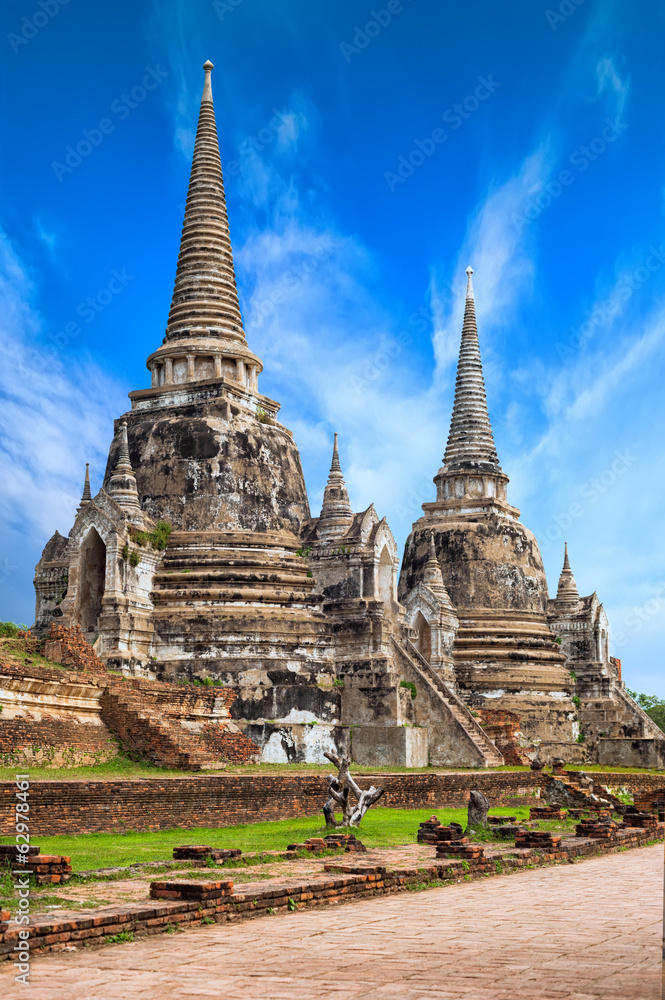 Fototapeta premium Ancient ruins of Wat Phra Sri Sanphet. Ayutthaya, Thailand