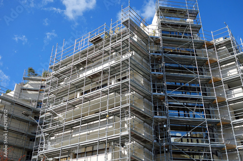 Echafaudages d'un chantier urbain