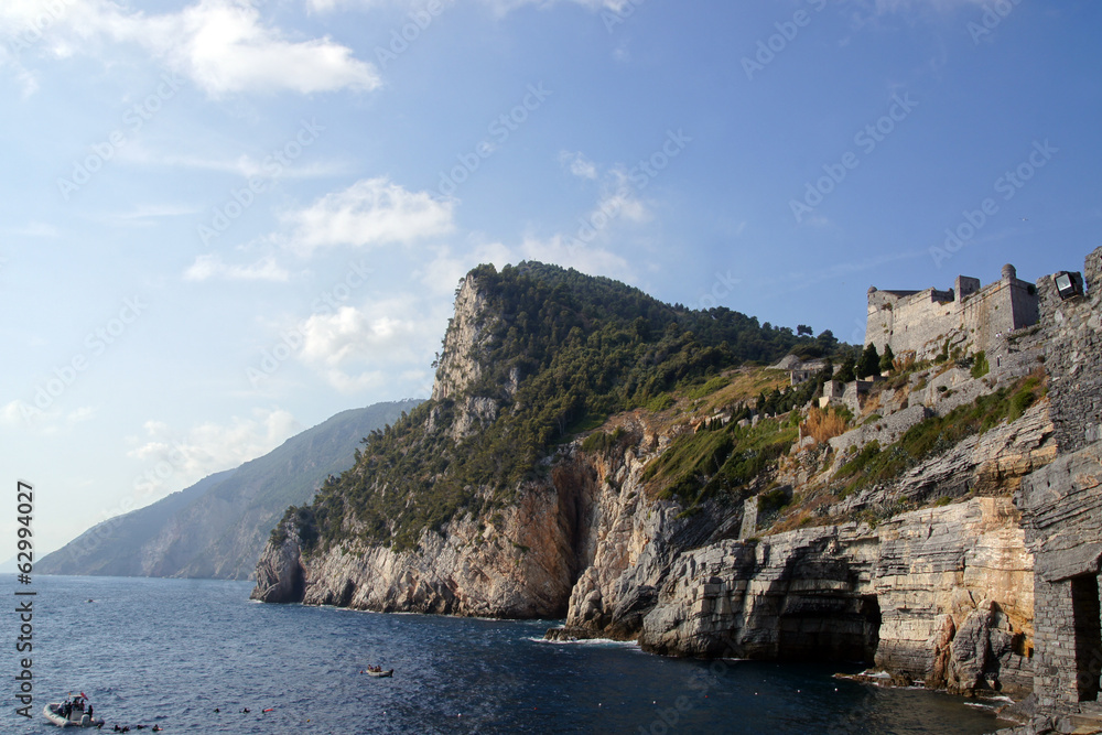 Baie rocheuse et château Doria de Porto Venere Baie rocheuse et château Doria de Porto Venere