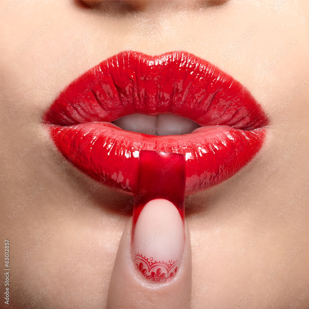Naklejka premium Finger on lips