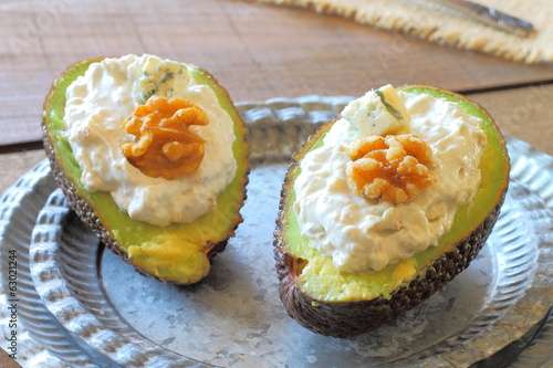 Avocados with blue cheese and walnuts cream