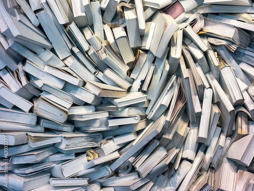 viele Bücher im Chaos photo