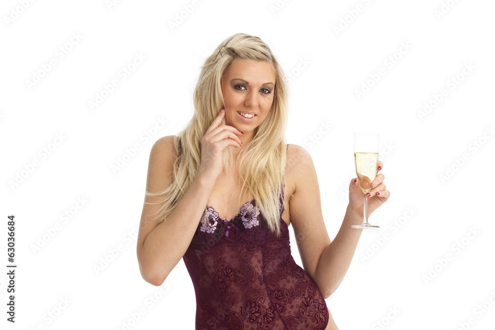 blonde Frau in Unterwäsche mit Champagner blonde Frau in Unterwäsche mit Champagner