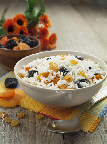 Rice with dried fruit