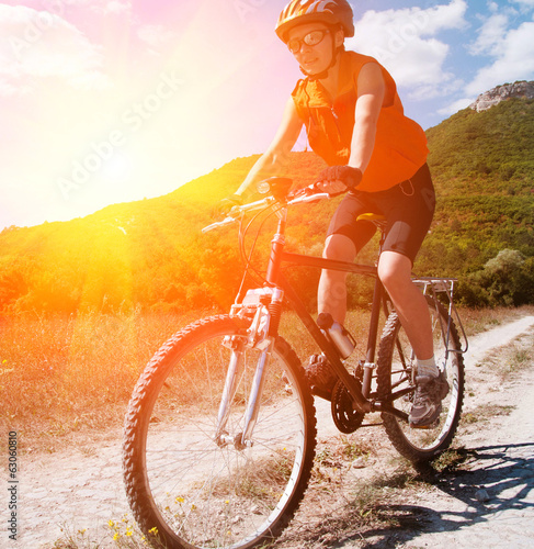 Wallpaper Mural mountain biker Torontodigital.ca