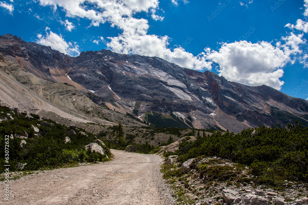 Fototapeta premium Mountain road