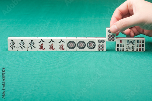 Smooth table surface with a mahjong on it