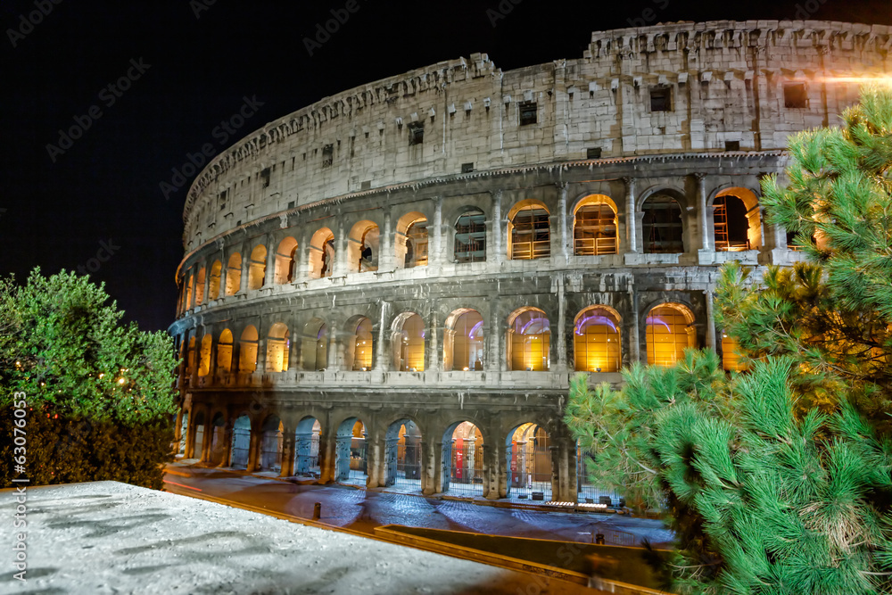 Night view of Colosseo Rome