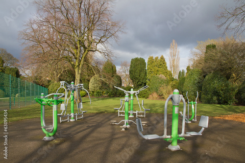 Canvastavla Keep fit equipment in the park