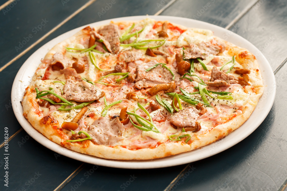 pizza with beef and mushrooms