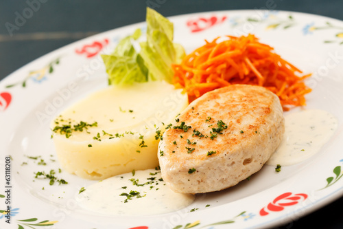 chicken cutlet with mashed potatoes