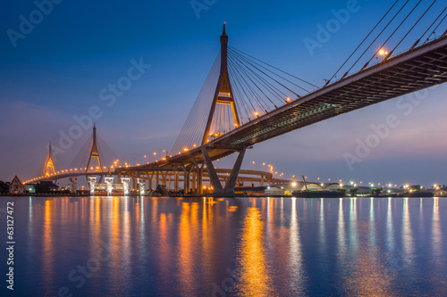 Bhumibol Bridge in Bangkok © newroadboy