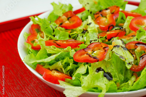 Salad with lettuce and red pepper
