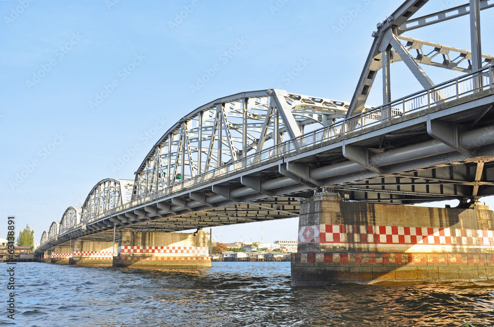 Obraz premium Krung Thon Bridge
