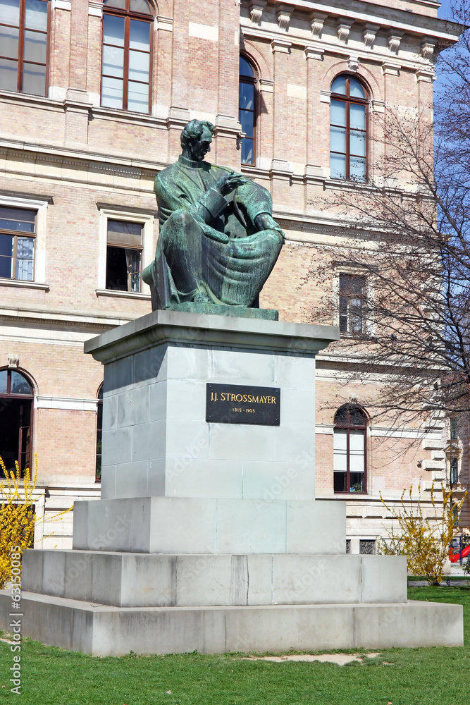 Obraz premium Statue of Bishop Strossmayer