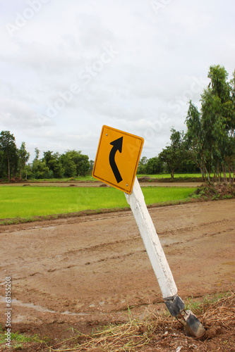 curve arrow sign