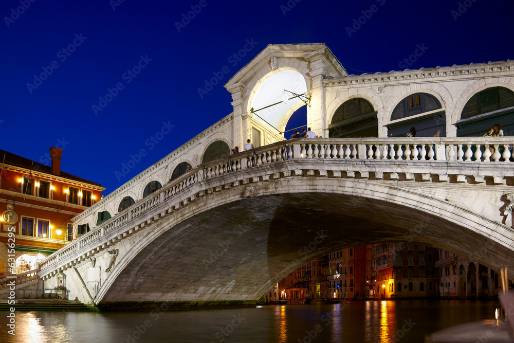Rialto Bridge ( Ponte Rialto ) on Canal Grande in Venice