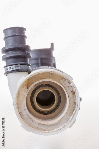 Kalkablagerung an einer Wasserpumpe von einer Spülmaschine