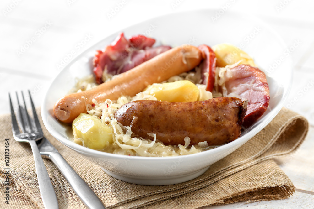 choucroute alsacienne (assiette moderne) 1 choucroute alsacienne (assiette moderne) 1
