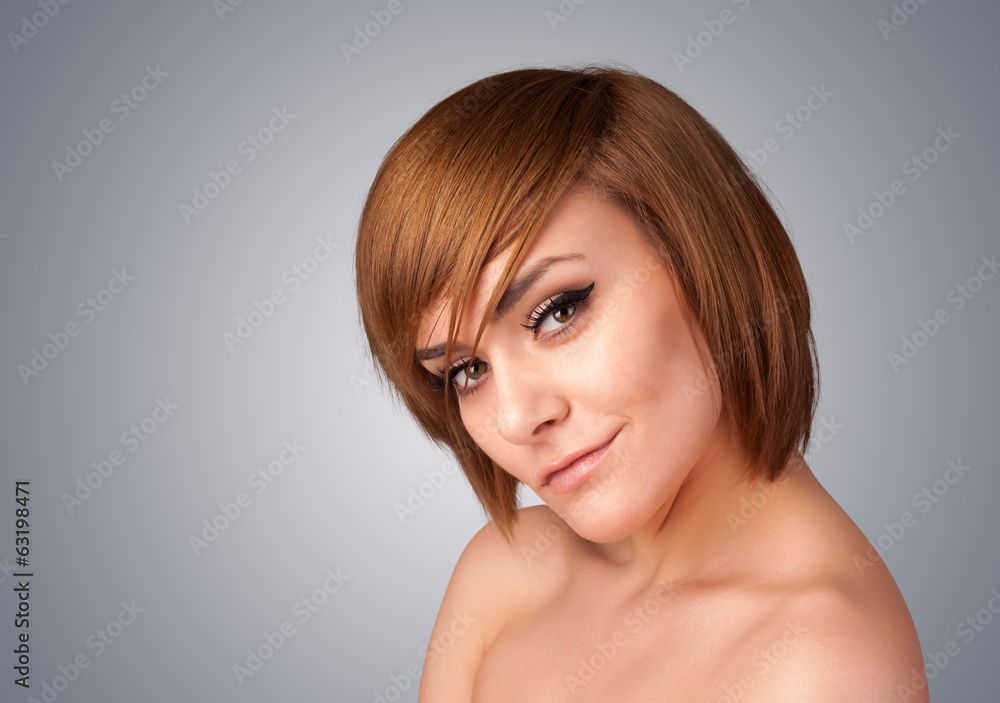 Fototapeta premium Bliska portret pięknej młodej dziewczyny nago