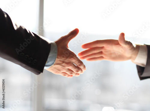 Obraz na płótnie Two business men shaking hands, close up w salonie