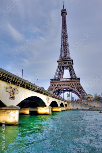 Pont de Paris au dessus de la Seine © Cyril PAPOT