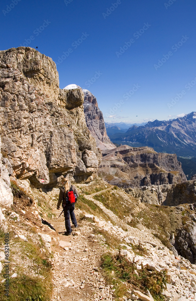Wanderweg in den Dolomiten - Alpen