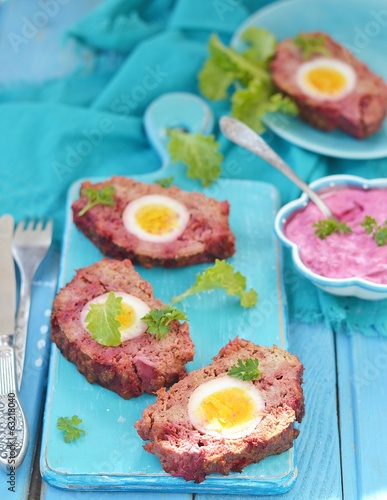 meat loaf with eggs and beet root