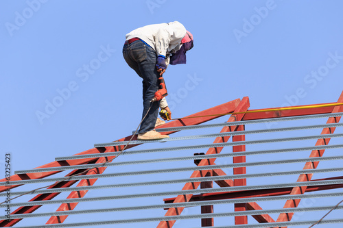 Wallpaper Mural labor working in construction site for roof prepare Torontodigital.ca