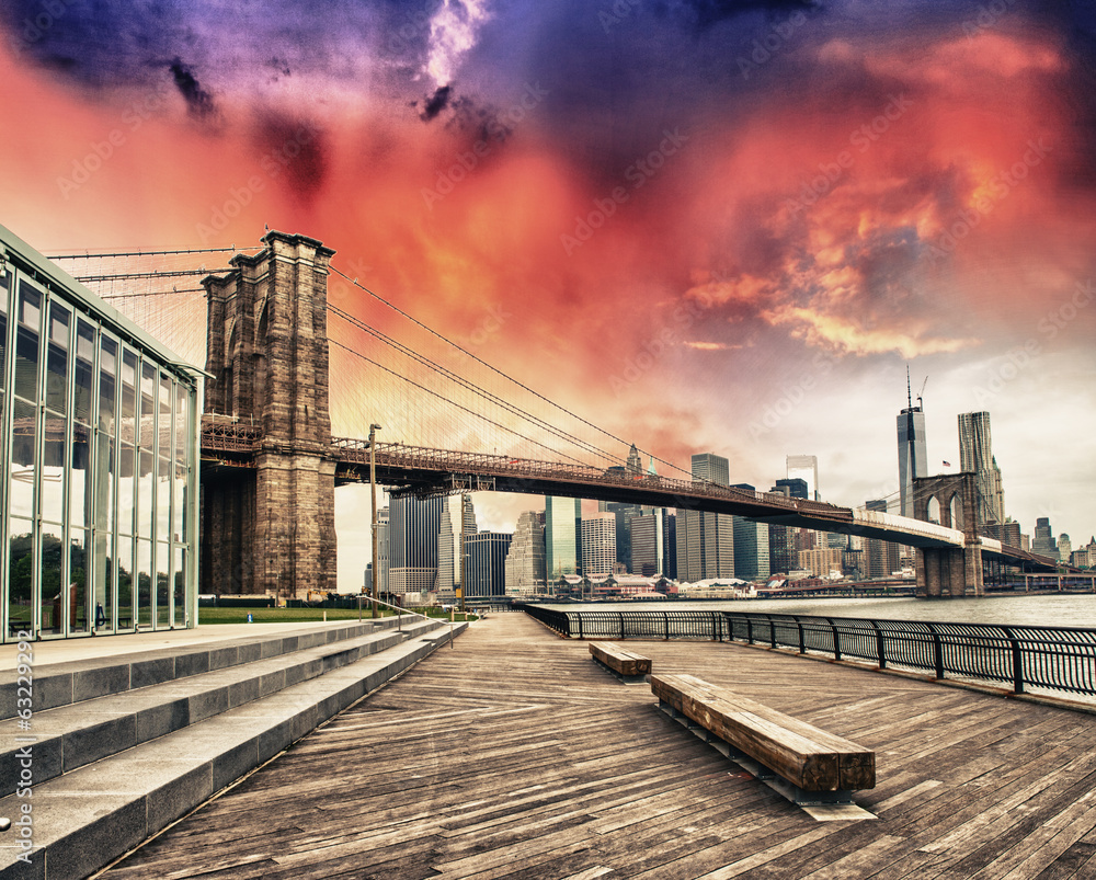 Fototapeta premium Brooklyn Bridge Park, New York. Beautiful view of Bridge and Man