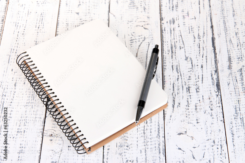 Notebook with pen on color wooden background Stock 사진 Adobe Stock