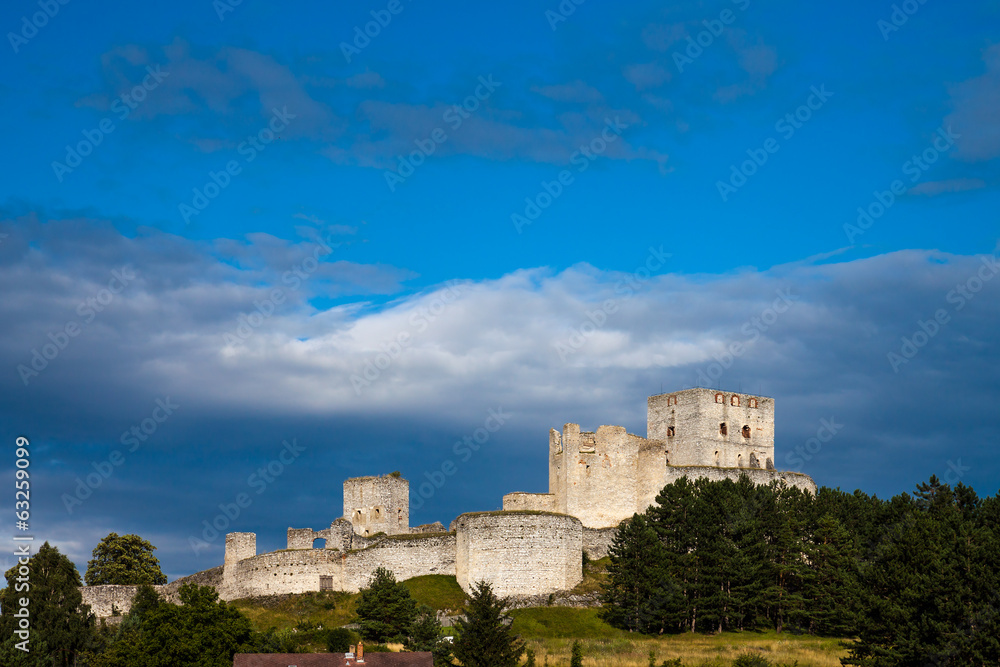 Obraz premium Summer Landscape with Medieval Stone Castle Ruins Rabi