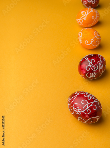 Obraz na płótnie Easter Eggs on yellow background w salonie